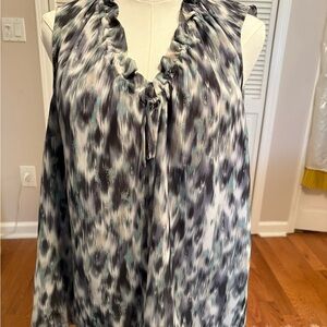 Sejour Women's Ruffled Sleeveless Blouse - Black and Gray Pattern